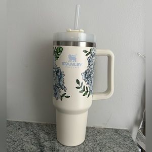 Stanley 40oz original quencher. Cream floral. Brand new. Comes with original box